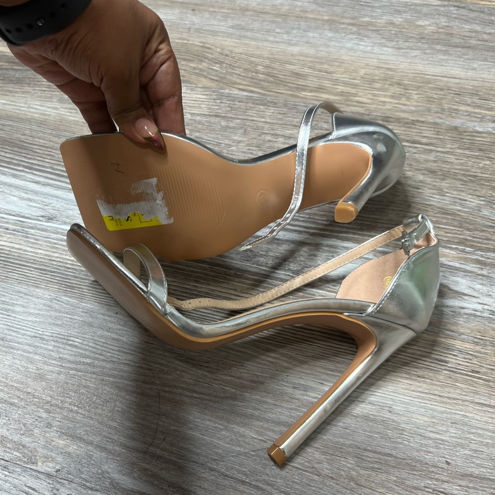 NWOB Silver Pretty Little Thing Square Toe Heel sz 9 - Picture 4 of 6